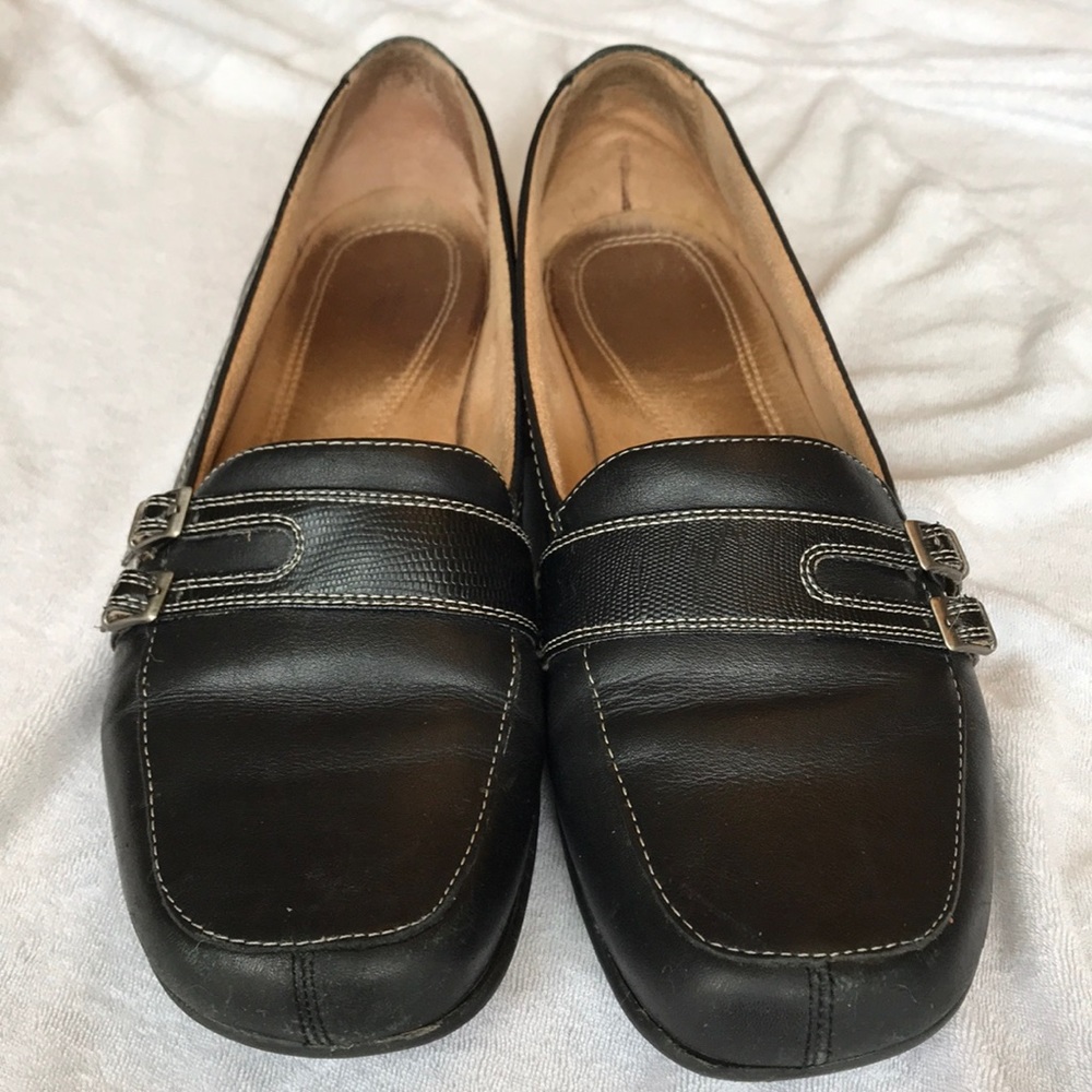 Naturalizer Black Loafers!